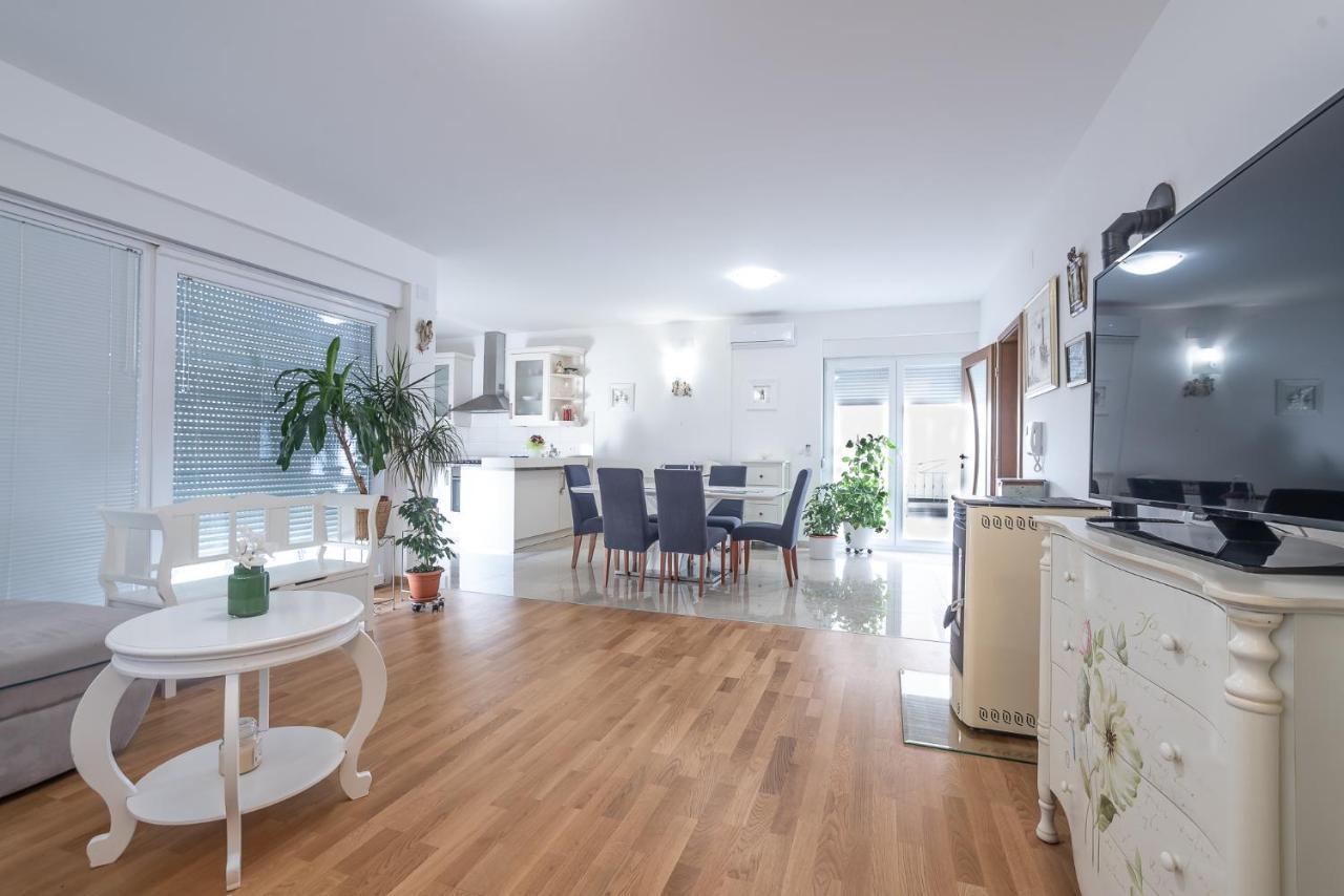 Apartments Sandrina Vrsi Kültér fotó