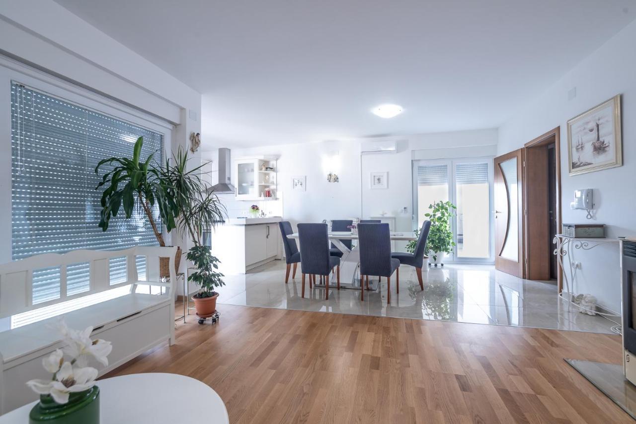 Apartments Sandrina Vrsi Kültér fotó