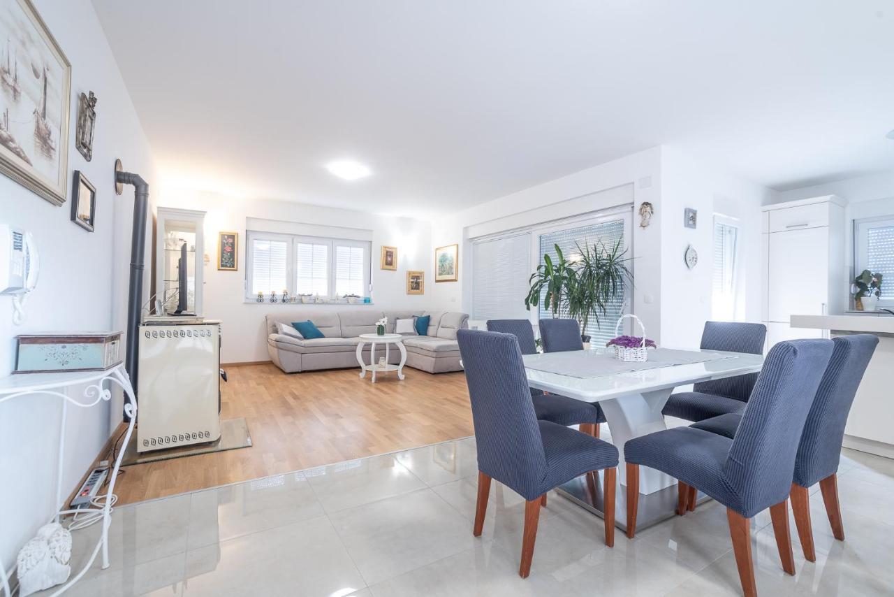 Apartments Sandrina Vrsi Kültér fotó