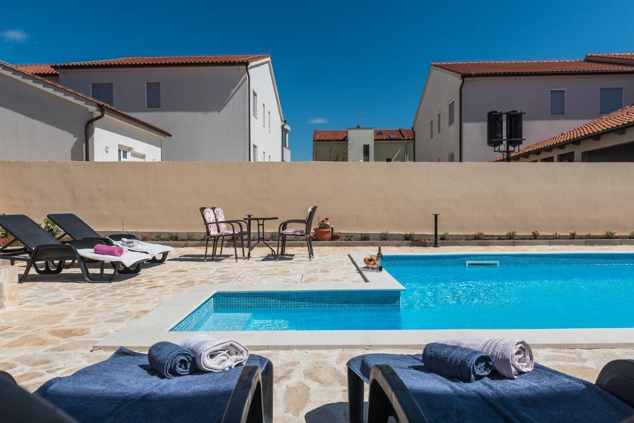 Apartments Sandrina Vrsi Kültér fotó