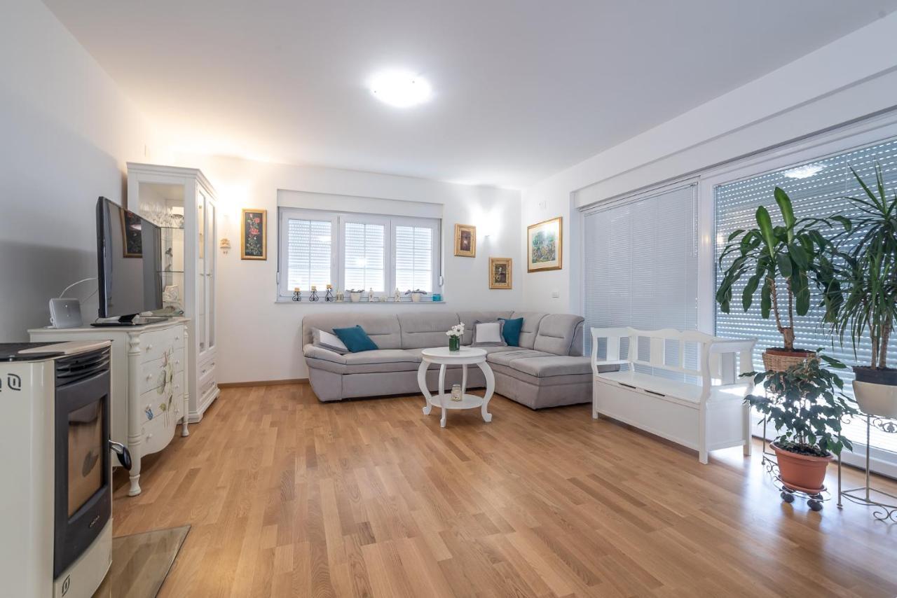 Apartments Sandrina Vrsi Kültér fotó